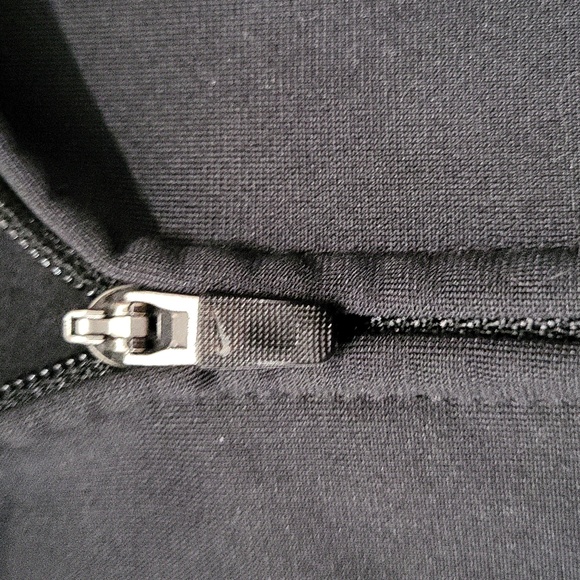 Nike  Black Performance Dri Fit Jacket With Thumb Holes And Hood - Picture 7 of 15